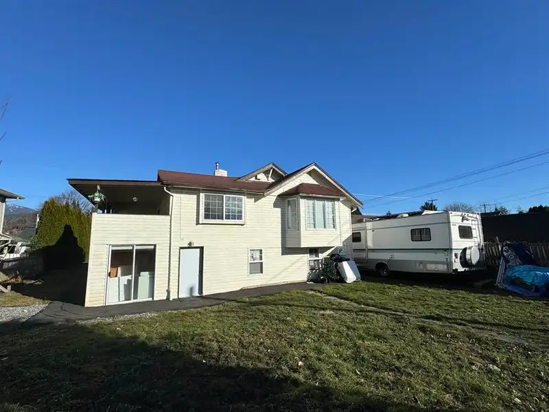 46058 SECOND AVENUE - photo 3 of 22