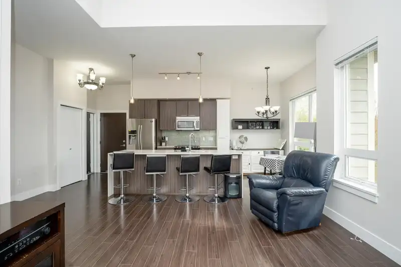 C404 20211 66 AVENUE - photo 2 of 28