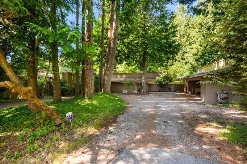 12581 16 AVENUE - photo 4 of 24