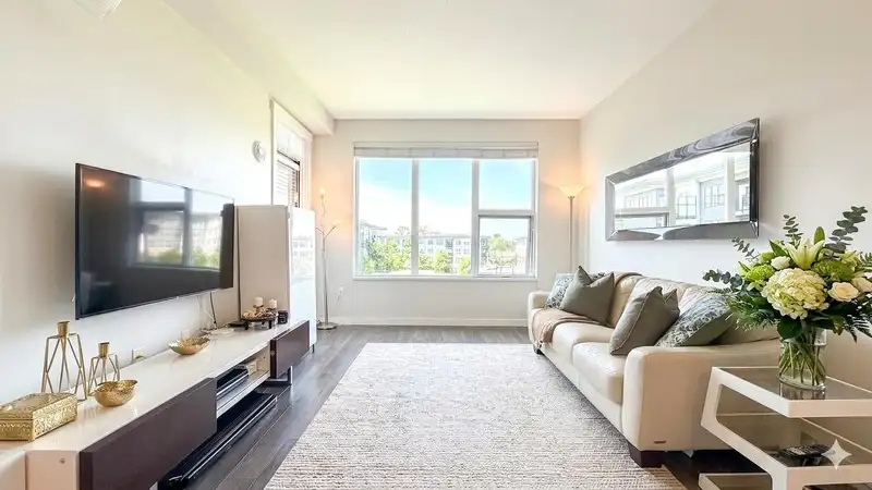 513 9399 ALEXANDRA ROAD - photo 1 of 24