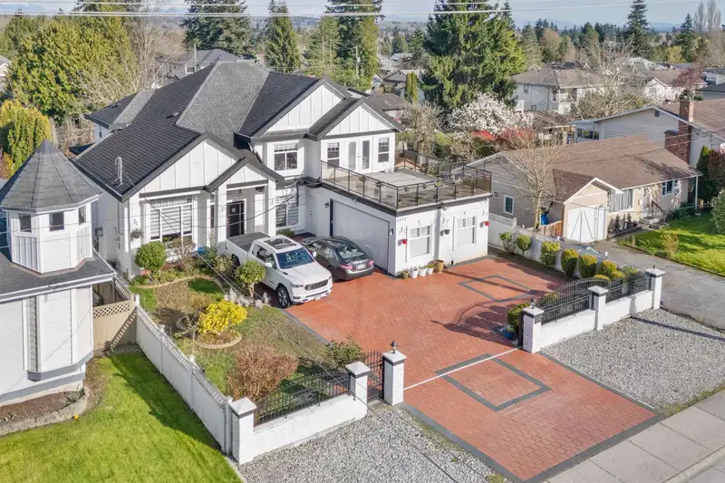 1572 160 STREET - photo 2 of 40