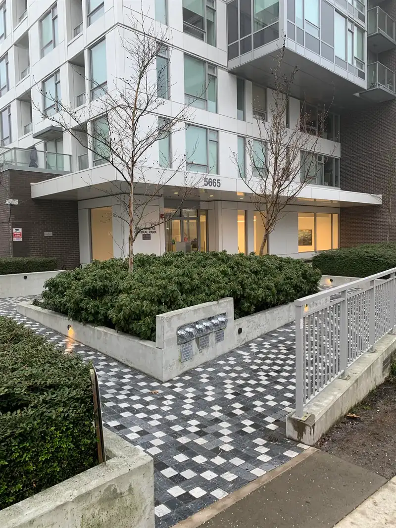 603 5665 BOUNDARY ROAD - photo 1 of 7