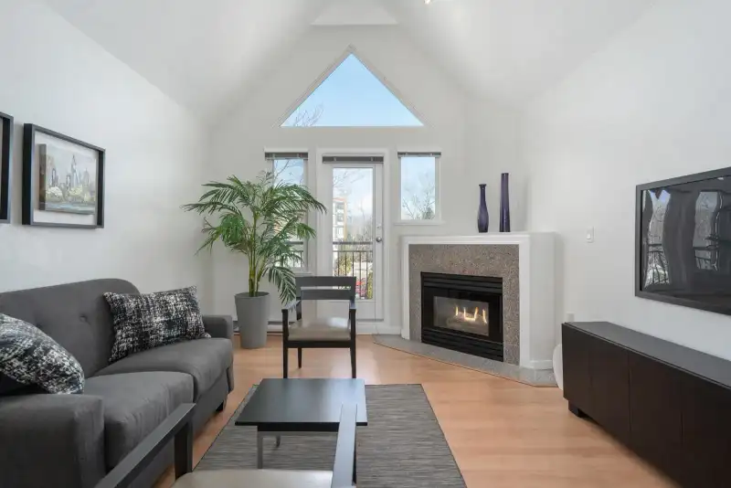 301 1928 E 11TH AVENUE - photo 1 of 23