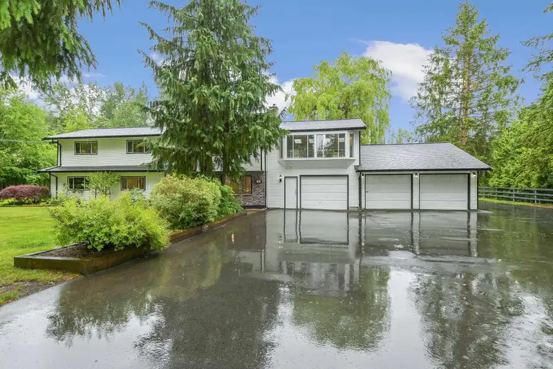 148 CLOVERMEADOW CRESCENT - photo 1 of 40