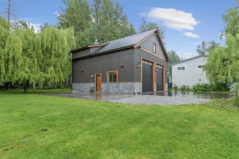 148 CLOVERMEADOW CRESCENT - photo 2 of 40