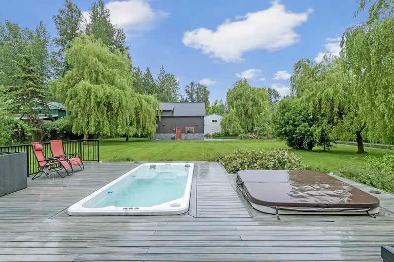 148 CLOVERMEADOW CRESCENT - photo 3 of 40