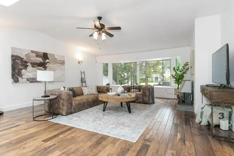 148 CLOVERMEADOW CRESCENT - photo 4 of 40