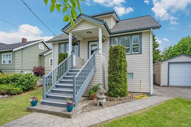 235 PEMBINA STREET - photo 2 of 32