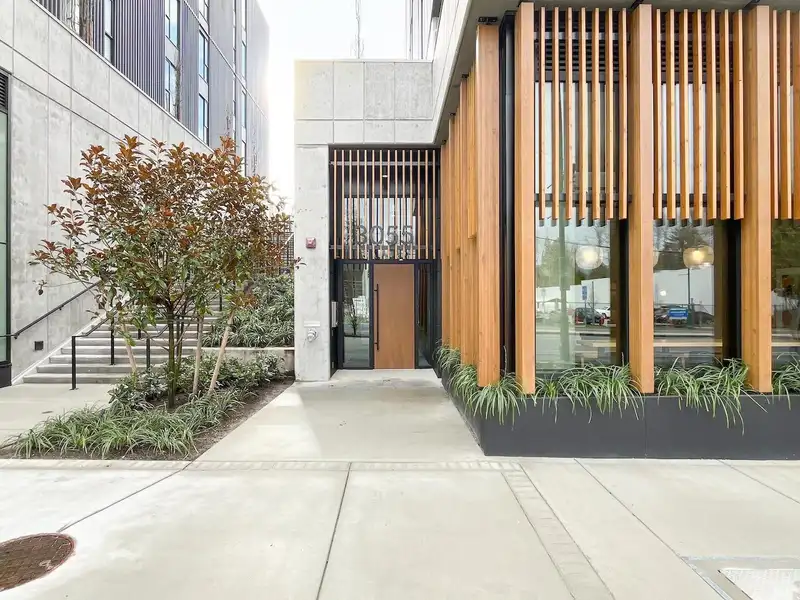 302 3055 MURRAY STREET - photo 2 of 26