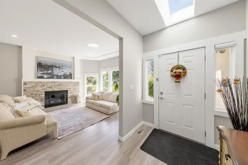 14917 24A AVENUE - photo 4 of 39