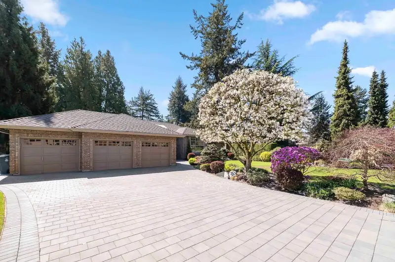 12076 57 AVENUE - photo 2 of 33