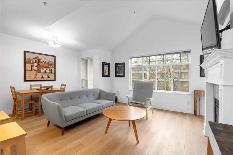 302 333 E 1ST STREET - photo 1 of 20