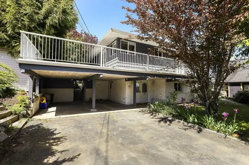 367 55A STREET - photo 2 of 21