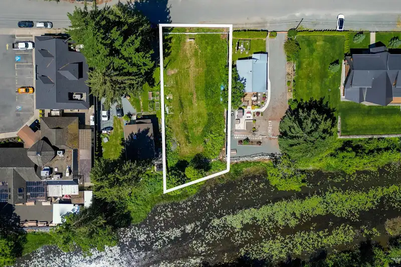 260 CEDAR AVENUE - photo 2 of 13