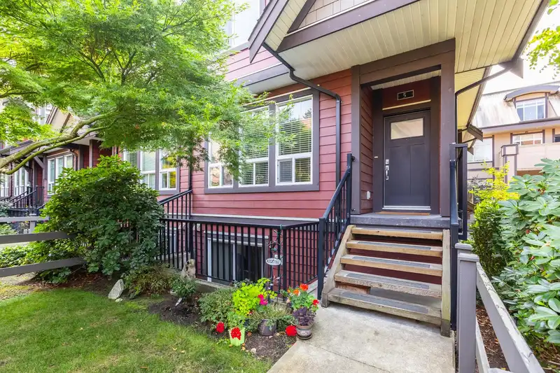 5 14877 60 AVENUE - photo 2 of 23
