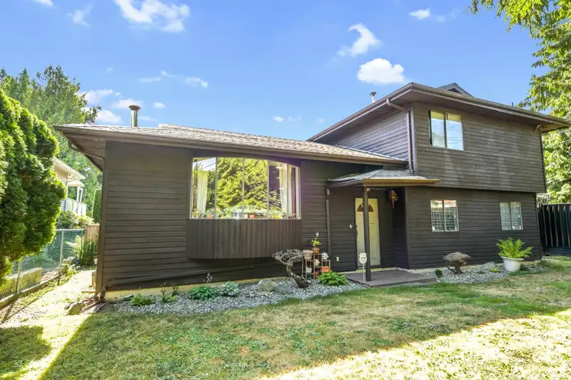 8473 152 STREET - photo 2 of 33