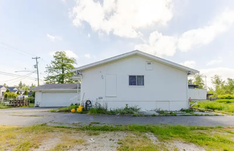 11480 GRANVILLE AVENUE - photo 2 of 32