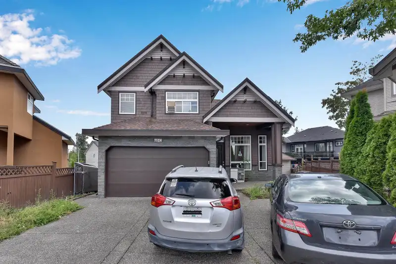 6842 131 STREET - photo 2 of 37
