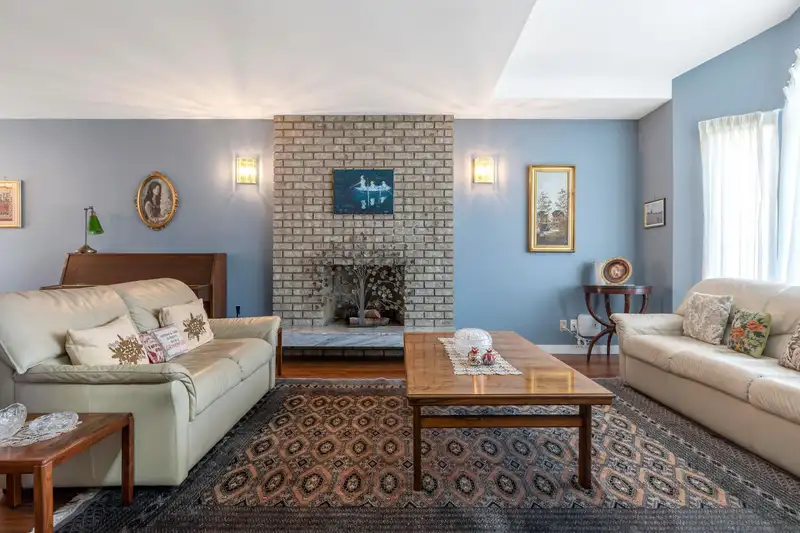 1859 WALNUT CRESCENT - photo 3 of 38