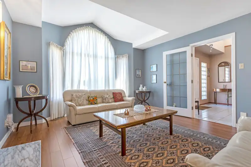 1859 WALNUT CRESCENT - photo 4 of 38