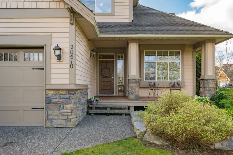 20410 98A AVENUE - photo 4 of 40