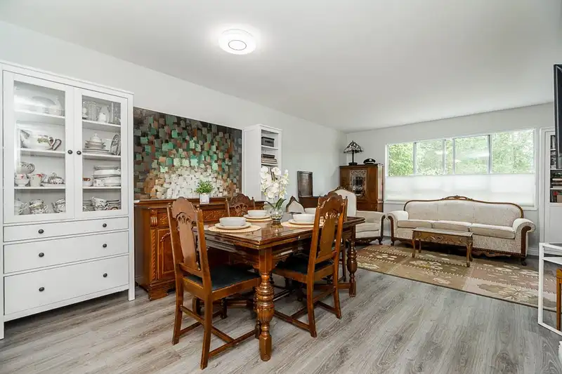 212 15991 THRIFT AVENUE - photo 4 of 39