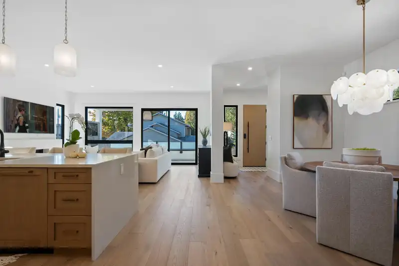 16243 10 AVENUE - photo 3 of 40