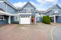 10 4855 57 STREET - thumbnail 2