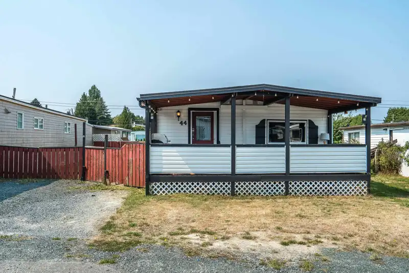 44 26892 FRASER HIGHWAY - photo 2 of 26