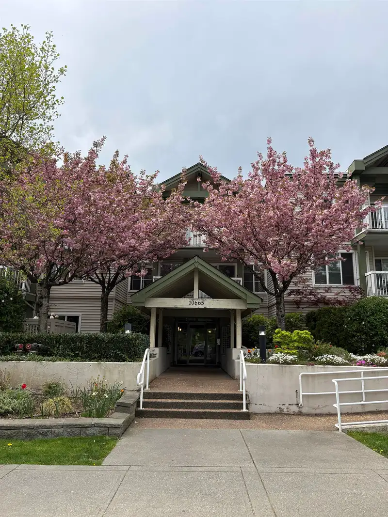 304 10665 139 STREET - photo 2 of 17