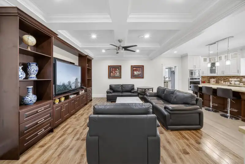 12855 107A AVENUE - photo 4 of 40