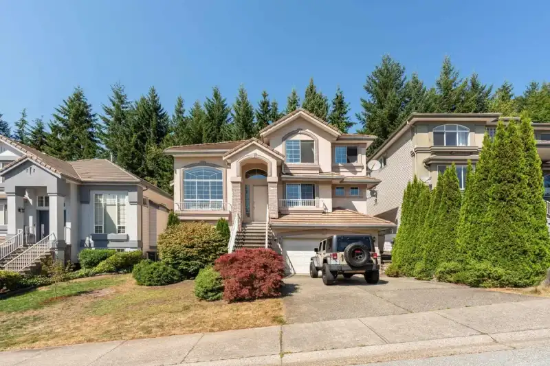94 LINDEN COURT - photo 1 of 35