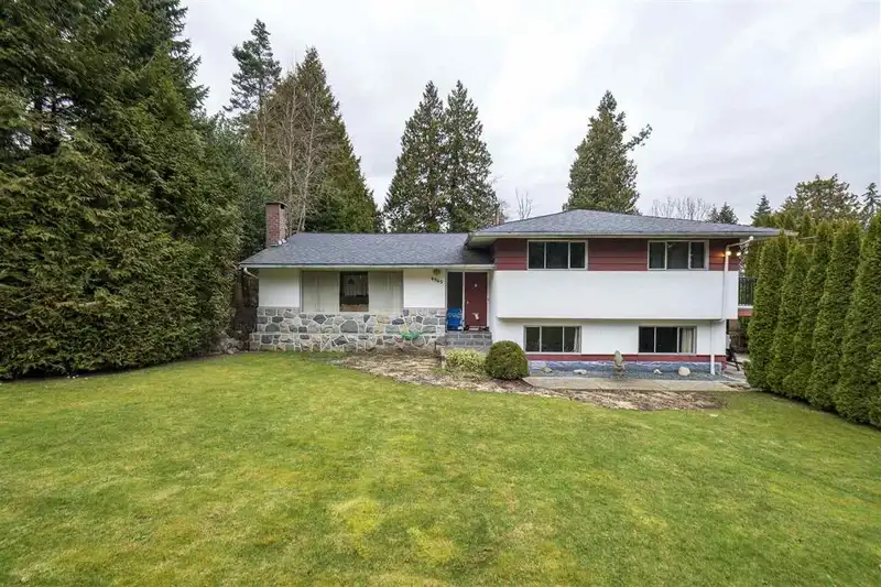 4965 8A AVENUE - photo 3 of 22