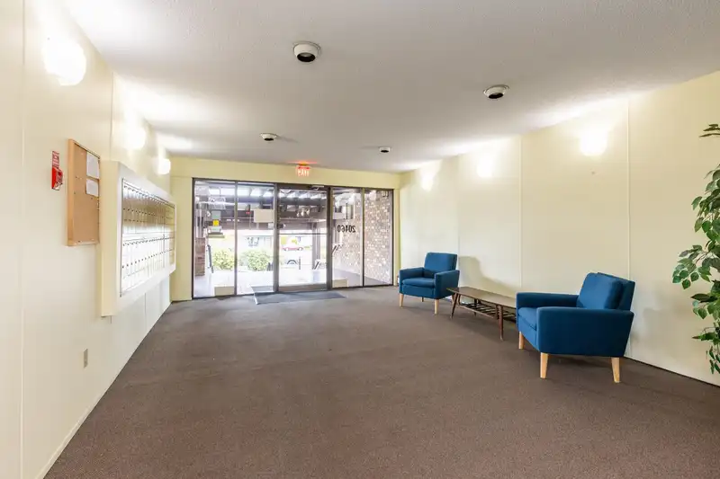 313 20460 54 AVENUE - photo 4 of 35