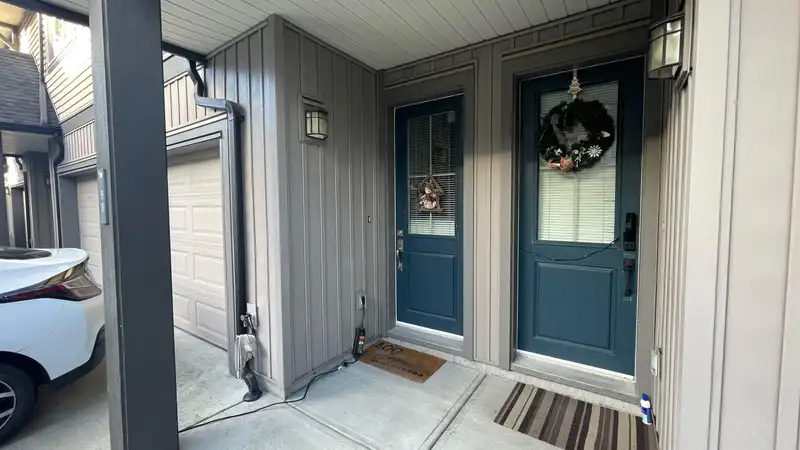 98 9525 204 STREET - photo 3 of 39