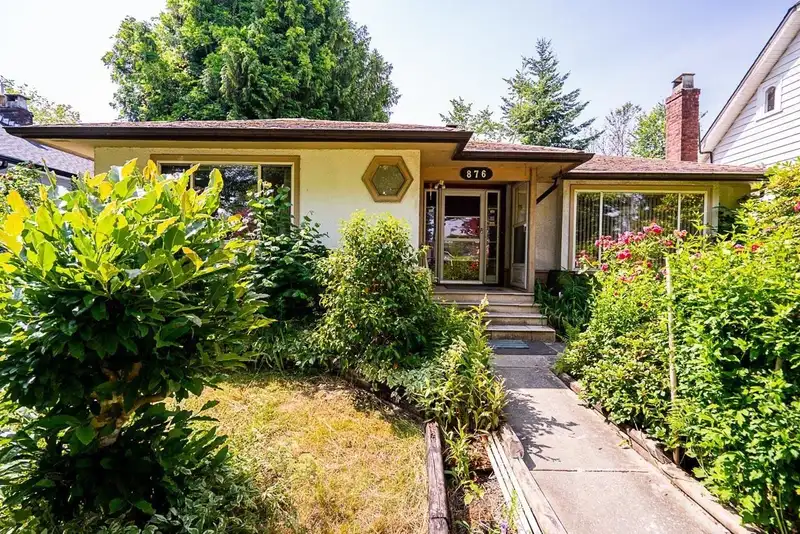 876 W KING EDWARD AVENUE - photo 1 of 12