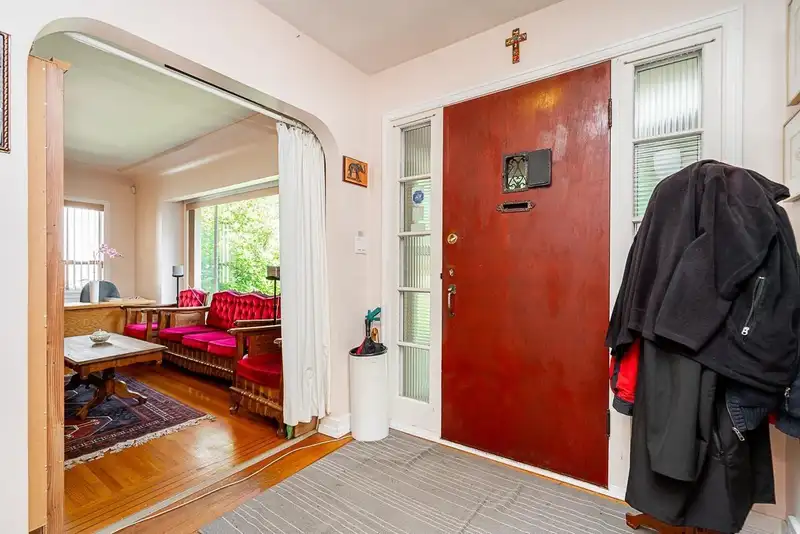 876 W KING EDWARD AVENUE - photo 2 of 12