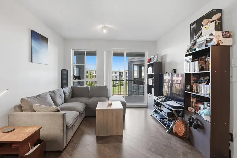 304 15137 33 AVENUE - photo 4 of 36