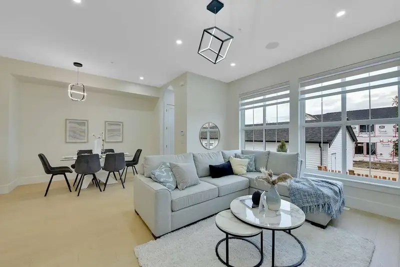 20517 74B AVENUE - photo 4 of 40