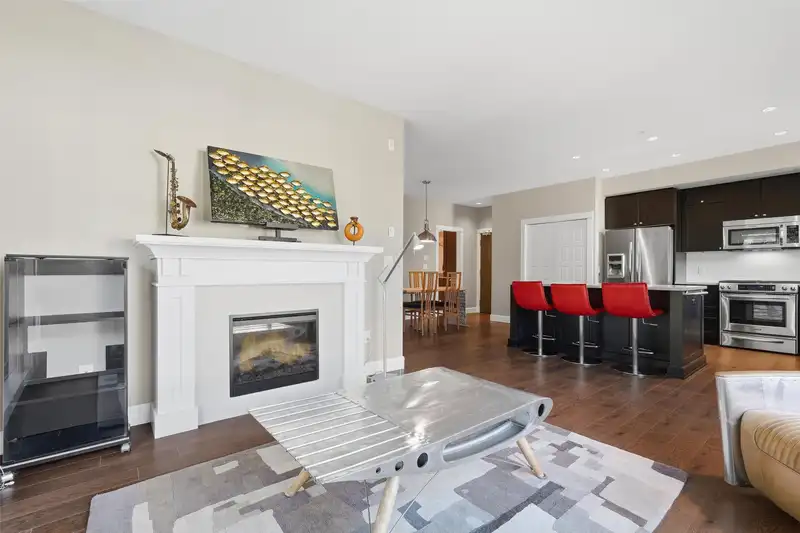 214 15195 36 AVENUE - photo 1 of 34