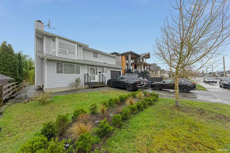 249 PEMBINA STREET - photo 2 of 40