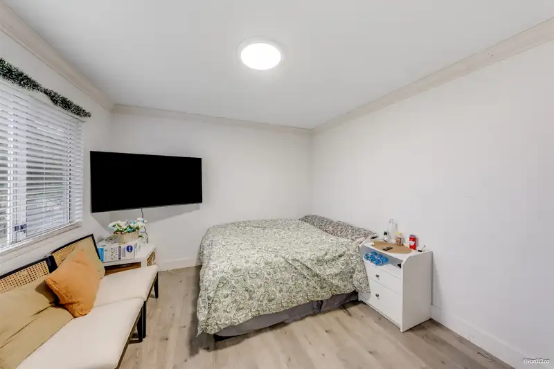 249 PEMBINA STREET - photo 3 of 40