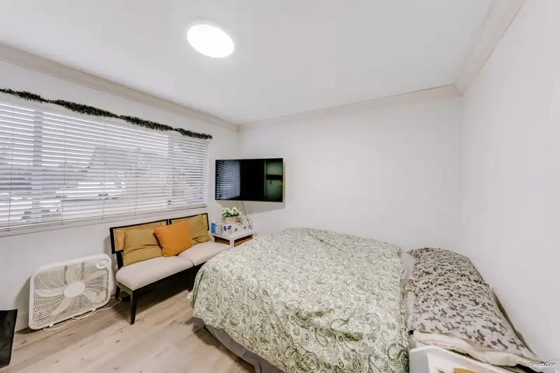 249 PEMBINA STREET - photo 4 of 40