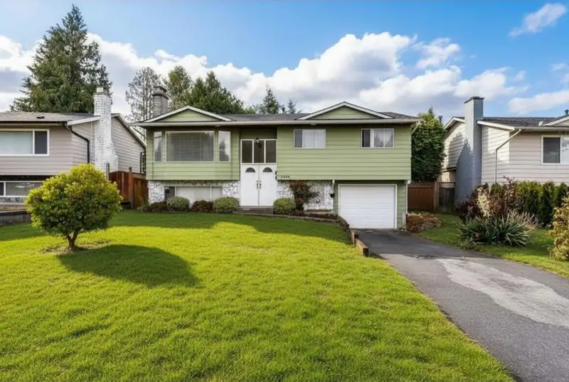 11805 N COWLEY DRIVE - photo 1 of 8
