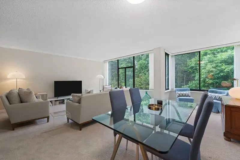 305 4101 YEW STREET - photo 2 of 23