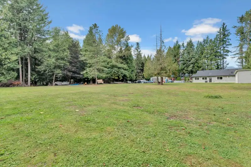 22288 136 AVENUE - photo 1 of 37