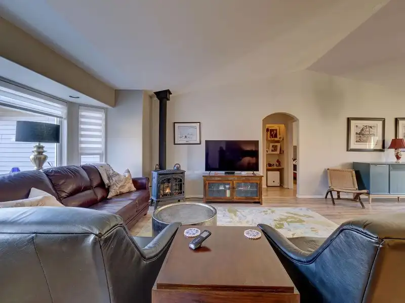 5643 CURTIS PLACE - photo 2 of 39