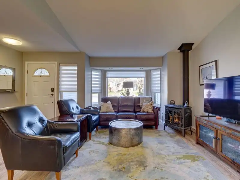 5643 CURTIS PLACE - photo 4 of 39