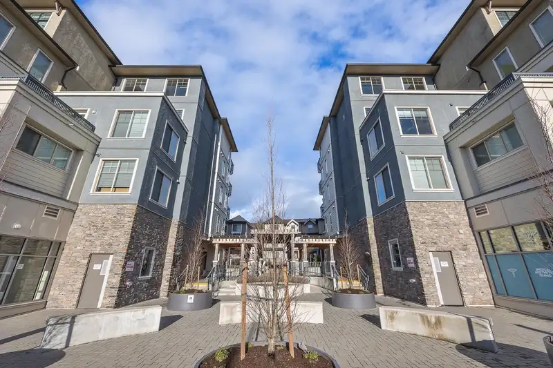 B501 20487 65 AVENUE - photo 1 of 25