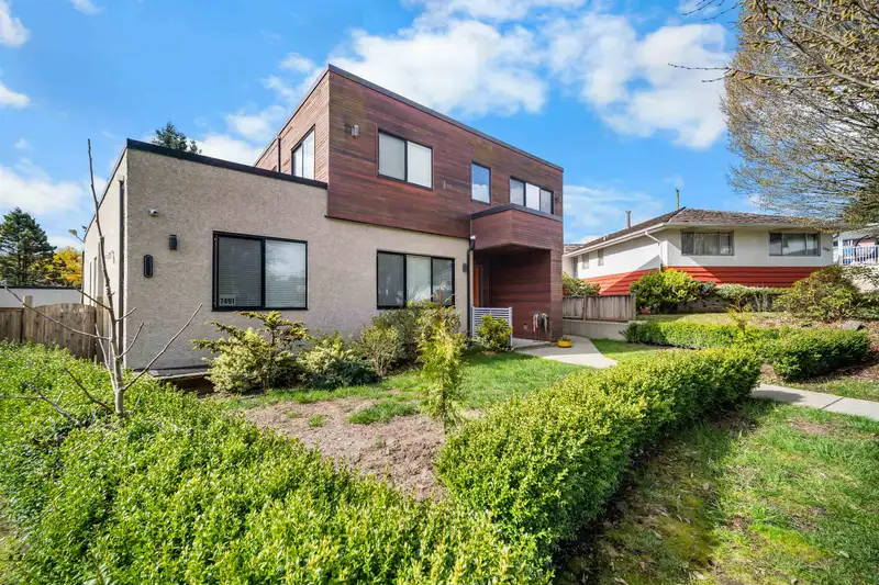 7493 GATINEAU PLACE - photo 1 of 38